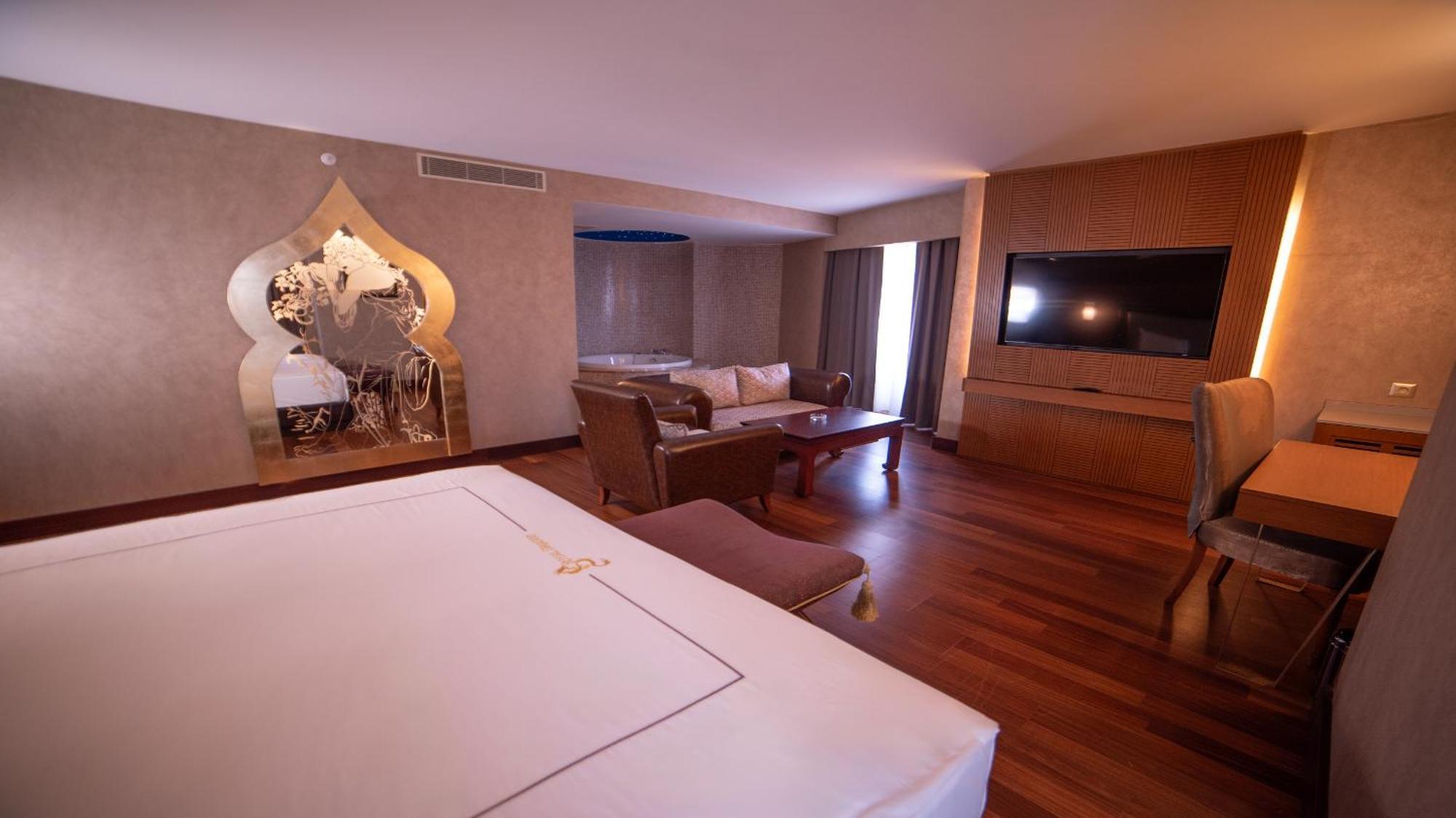 Royal Dragon Resort Side